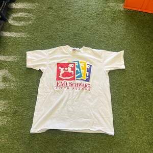 Vintage 90s FAO Schwarz Fifth Avenue NYC Toy Store Graphic T-Shirt